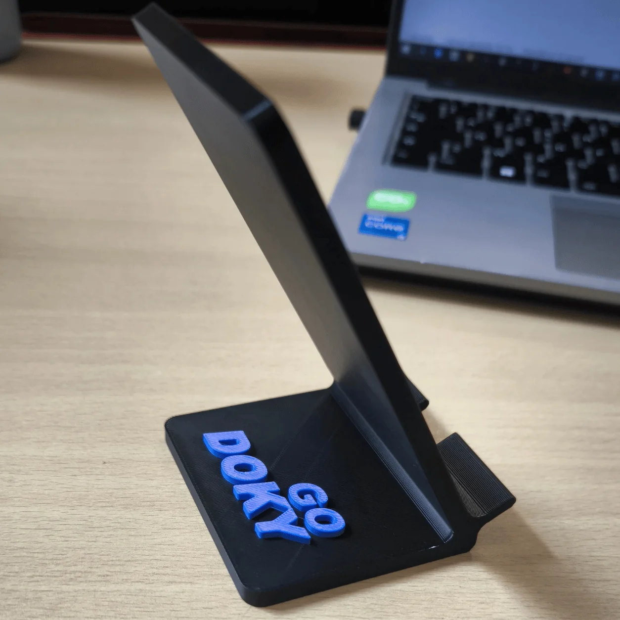 DOKY GO black phone stand with purple blue text